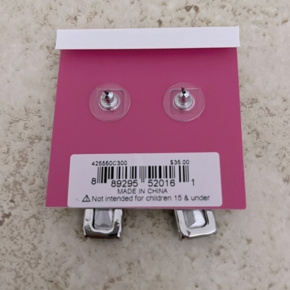 BETSEY JOHNSON Snowflake & Green Crystal Drop Earrings Winter Christmas - Picture 4 of 5